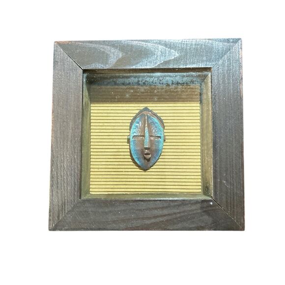 Two African Ceremonial Head Figure Shadow Boxes in Brown Wood Frame - Picture 4 of 8